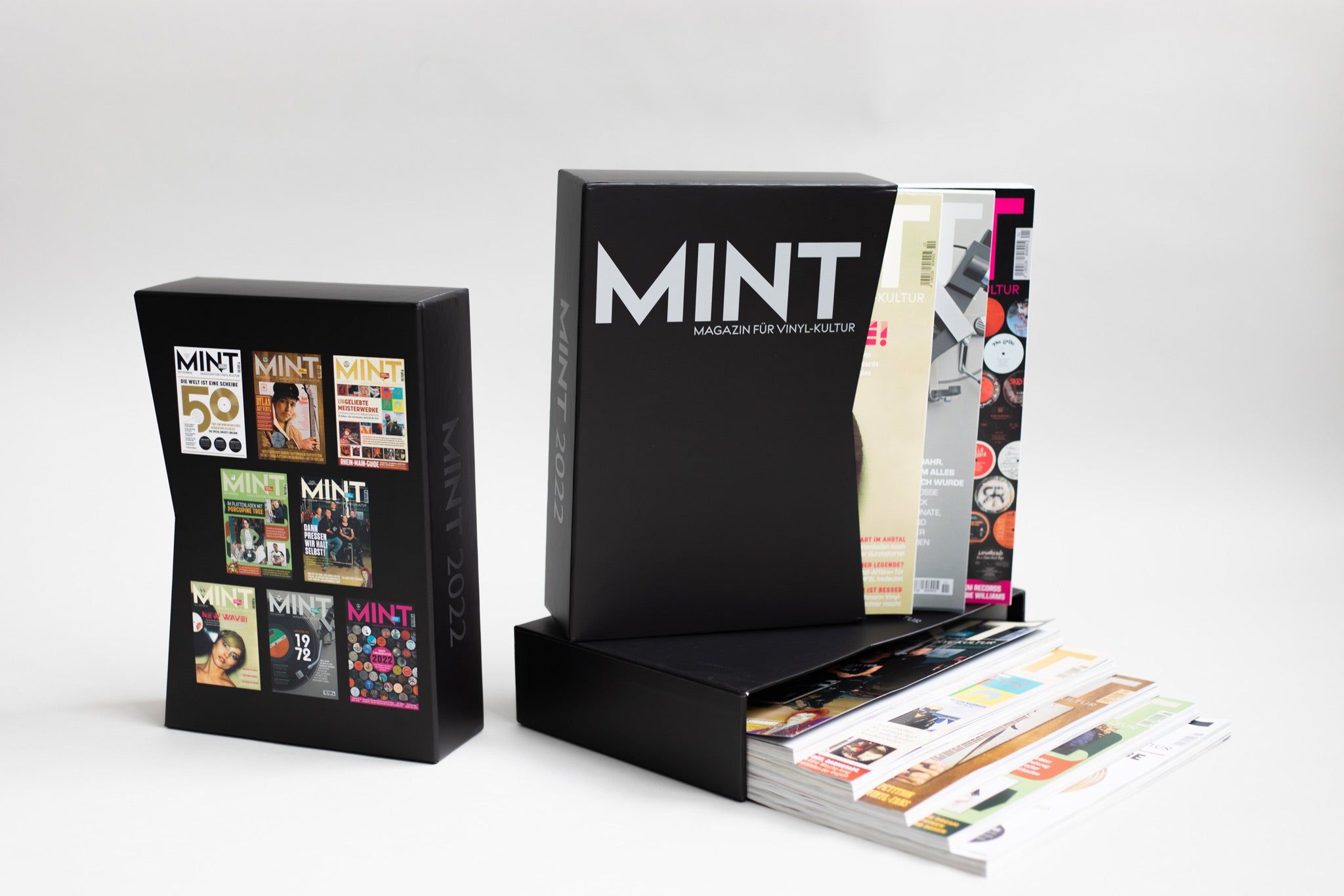 Symbolbild Magazine und Schuber mit Sammelschubern und Einzelheften